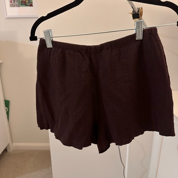 Brown shorts - Picture 2 of 3